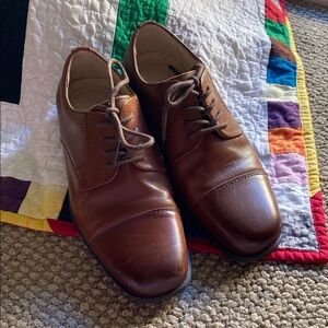 Florsheim Kids Brown leather Dress Shoes with Cap Toe and comfort soles 4M